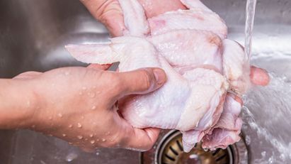 Menghilangkan Bau Amis Ayam dengan Mudah