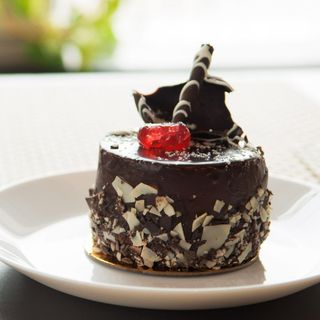 Black Forest Mini Cake yang Cocok Jadi Camilan Fancy