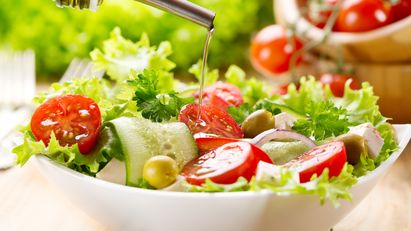 Hindari 7 Bahan Ini Agar Salad Tetap Lezat dan Sehat