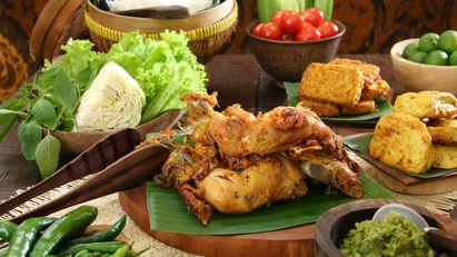 Olahan Ayam ala Indonesia Favorit Turis Asing
