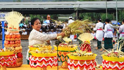Entil, Sajian Ketupat Tradisional Khas Nyepi dari Bali
