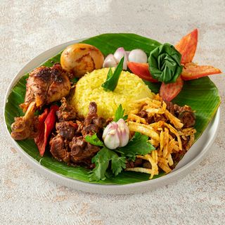 Nasi Kuning Banjar, Sajian Lengkap Kalimantan untuk Perayaan