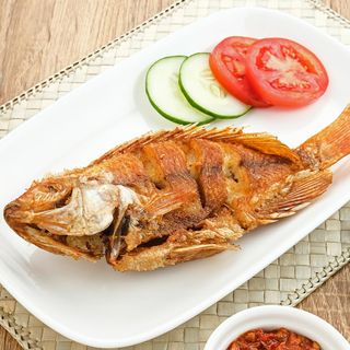 Ikan Nila Goreng Bumbu Bawang Ketumbar Untuk Makan Siang