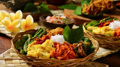 Masakan Bali Berbahan Nasi Favorit Wisatawan
