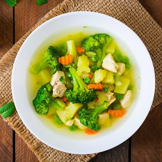 Sup Brokoli Bening yang Hangatnya Sedap
